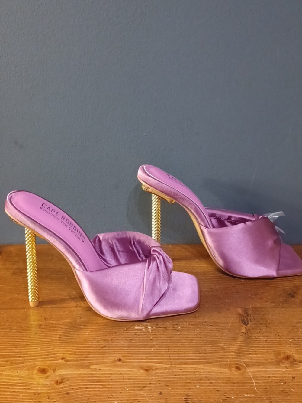 Cape Robbin Heels - Picture 14 of 16